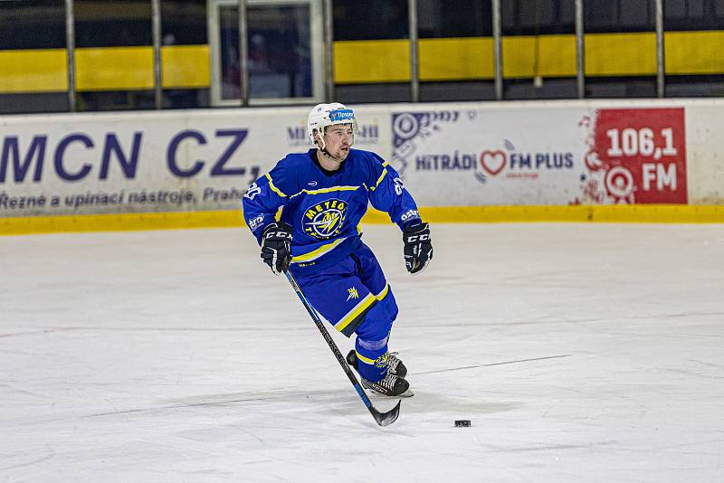 HC Meteor Třemošná (modří) vs. HC Rokycany 4:3 (2. finále play-off krajské hokejové ligy).