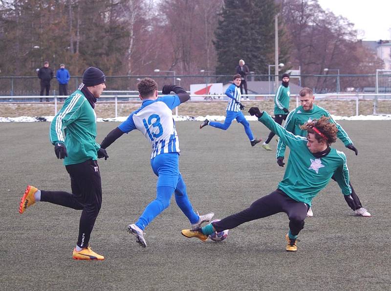 Fotbalisté FK Tachov, lídra přeboru Plzeňského kraje, prohráli na úvod přípravy doma s Ostrovem 1:4.