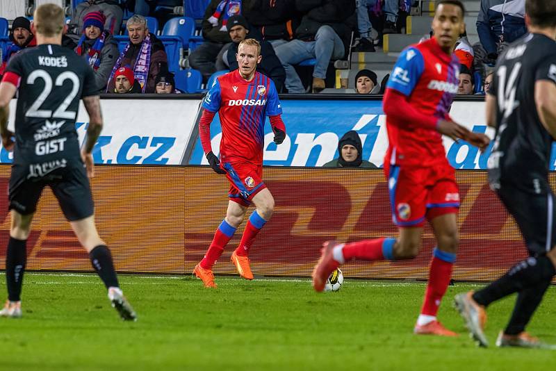 Fotbalisté Viktorie Plzeň podlehli na úvod ligového jara doma nečekaně Hradci Králové 1:2.