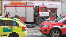 Nedaleko křižovatky U Práce srazil hasičský vůz, který jel k zásahu, chodce. Ten na místě zemřel