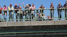 Plavba netradičních plavidel po řece Radbuze v Plzni
