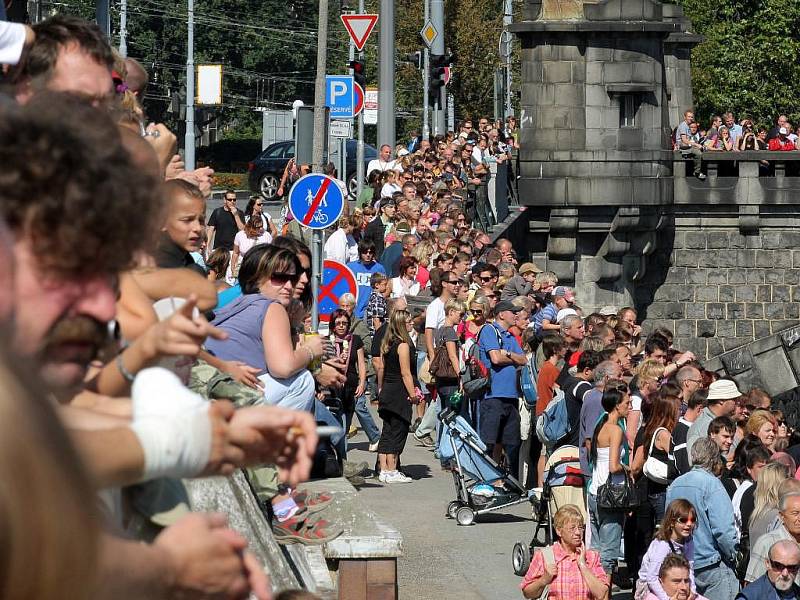 Plavba netradičních plavidel po řece Radbuze v Plzni