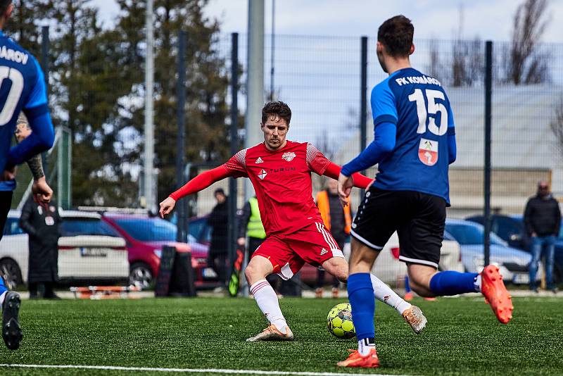 19. kolo FORTUNA divize A: SK Petřín Plzeň (na snímku fotbalisté v červených dresech) - FK Komárov 0:0.