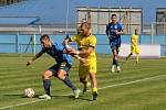 5. kolo FORTUNA ČFL, skupina A: FK ROBSTAV Přeštice (na snímku fotbalisté ve žlutých dresech) - TJ Jiskra Domažlice (modří) 5:1 (2:0).