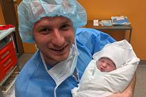 Michaelu Krmenčíkovi a jeho snoubence Denise se narodila dcera Claudia.