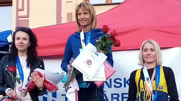 Šampiony v běhu na 100 kilometrů jsou Pelíšek a Churaňová. Padaly rekordy -  Plzeňský deník