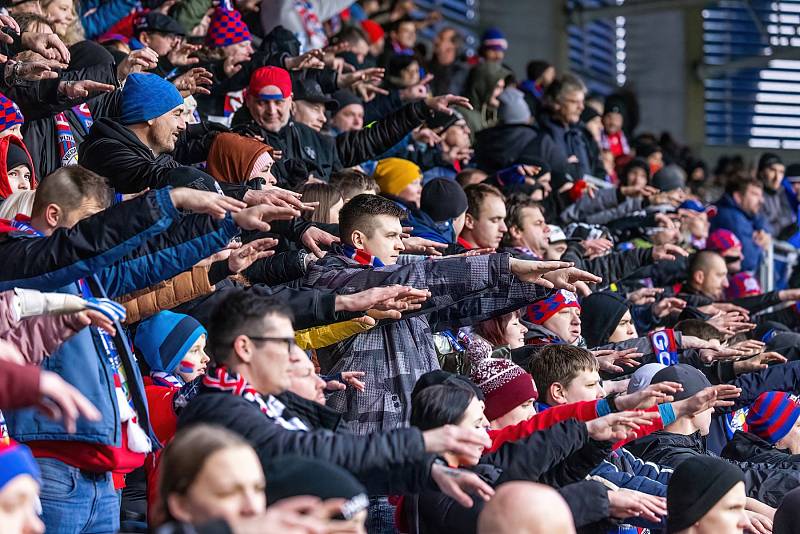 Fotbalisté Viktorie Plzeň podlehli na úvod ligového jara doma nečekaně Hradci Králové 1:2.