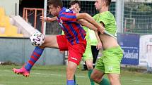 Fotbalisté FC Viktoria Plzeň B (červenomodří) vyhráli v Sokolově 1:0 díky brance Jedličky z 63. minuty utkání.