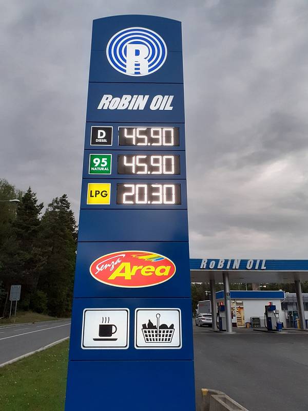 Ceny pohonných hmot na benzině Robin Oil v Plzni na Bílé Hoře poslední květnový den.