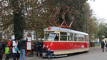 Tramvaj T1 z druhé poloviny padesátých let v Plzni jezdila až do roku 1987. Jízdenka stála o víkendu symbolických 28 korun.