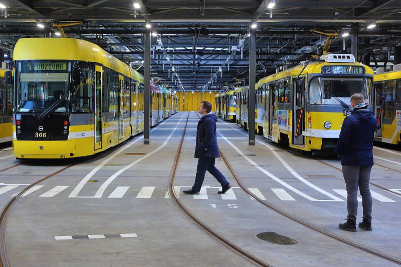 Nová tramvajová vozovna PMDP v Plzni na Slovanech byla ve čtvrtek 16. 3. slavnostně uvedena do provozu.