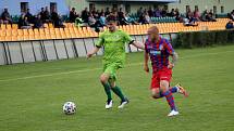 Z podzimu ČFL: Vltavín - Viktoria Plzeň B (červenomodří).