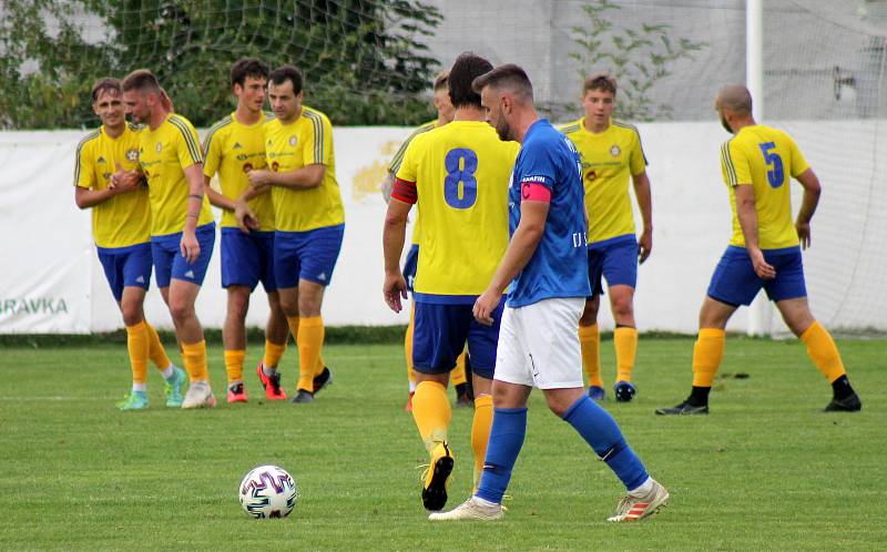 7. kolo FORTUNA divize A: SK SENCO Doubravka (žlutí) - TJ Sokol Lom (modří) 4:5.