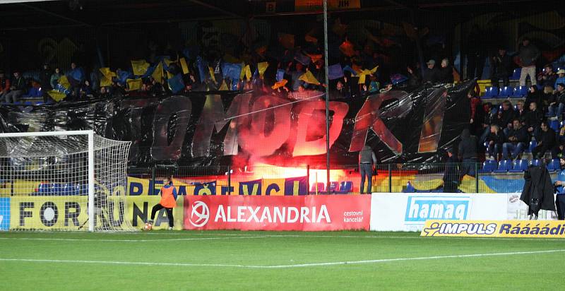 Prvoligoví fotbalisté Fastavu Zlín (ve žlutém) v pondělní dohrávce 15. kola FORTUNA:LIGY doma hostili favorizovanou Viktorii Plzeň. Na snímku choreo zlínského kotel