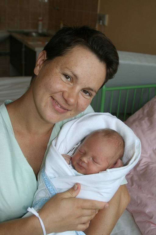 Manželům Lucii a Miloši Kohoutovým z Litohlav se narodila 24. července v Mulačově nemocnici v Plzni dcera Nikola (3,4kg, 51cm)