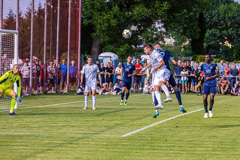 FC Viktoria Plzeň (bílí) - ŠK Slovan Bratislava 3:1.