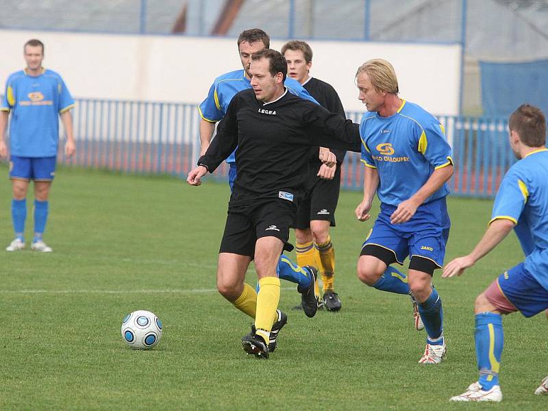 Fotbalisté Doubravky (v modrém) porazili v 11. kole divize tým Benešova 2:0.