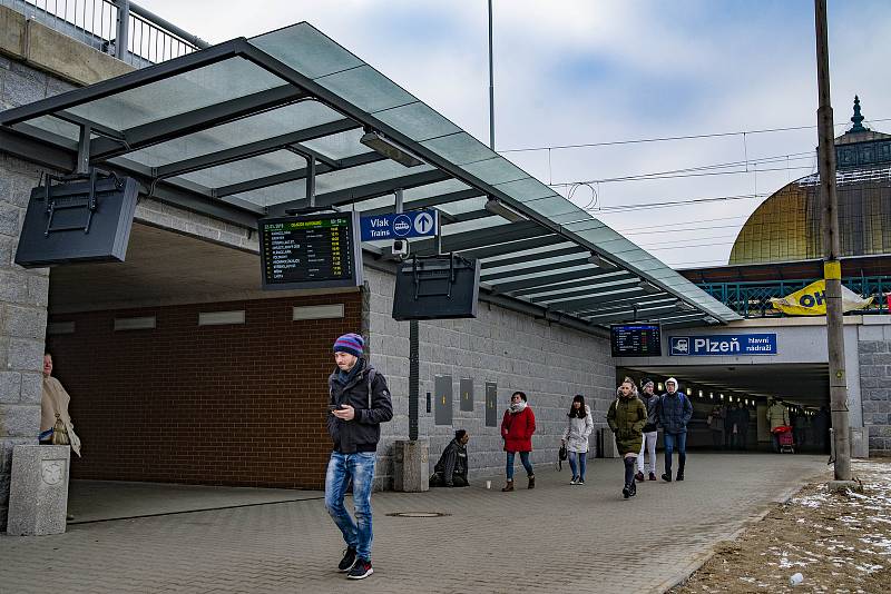 U nového autobusového terminálu v Šumavské ulici by cestující uvítali halu.