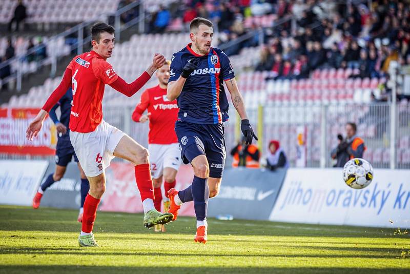 Fotbalisté Viktorie Plzeň urvali v Brně cenné vítězství nad Zbrojovkou (3:1).