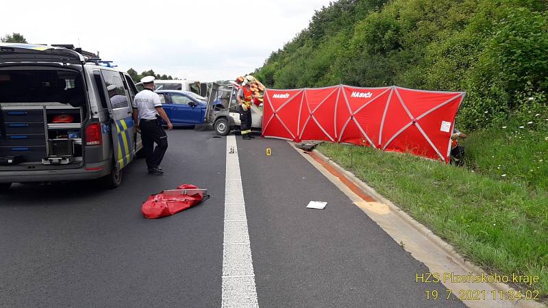 Tragická nehoda na silnici I/27 u sjezdu na Dobřany.