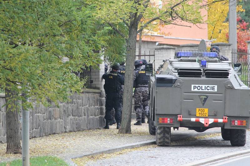 Cvičení záchranných složek na základní škole v Dobřanech