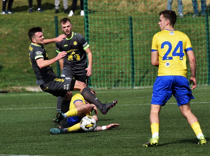 FORTUNA ČFL, skupina A (18. kolo): FC Písek - FK ROBSTAV Přeštice (na snímku fotbalisté v tmavých dresech) 1:1.