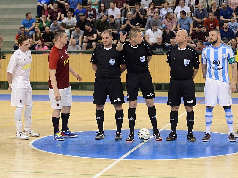 Pátý zápas semifinále play off VARTA futsal ligy mezi Interobalem Plzeň a Spartou Praha.