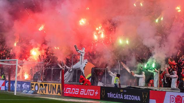 Fotbalisté Viktorie prokletí slávistického stadionu v Edenu neprolomili, v sobotu tam prohráli 1:2.