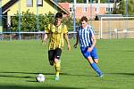 Tour 26 du championnat régional : FK Okula Nýrsko (bleu) - TJ Jiskra Domažlice B (jaune) 0:4 (0:2).