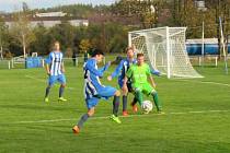 Fotbalisté Staňkova (v pruhovaném), posledním tým krajského přeboru, si zahrají proti plzeňské Viktorii.