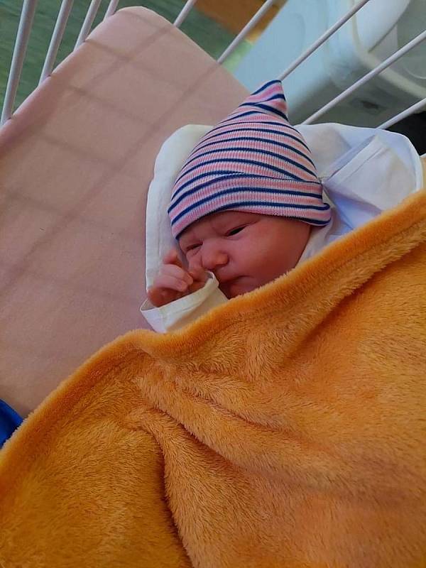 Barborka Weberová se narodila 14. prosince 2021 v 6:56 hodin rodičům Aleně a Jirkovi z Plzně. Po příchodu na svět v porodnici FN Lochotín jejich holčička vážila 3620 gramů a měřila 50 centimetrů.