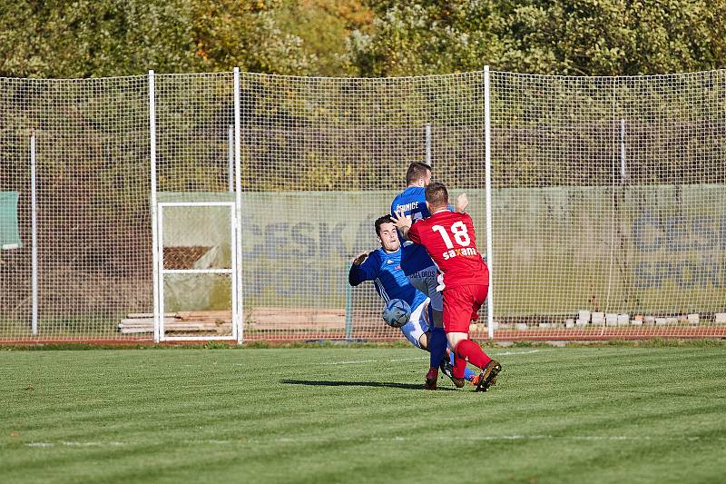 12. kolo krajského přeboru: TJ Sokol Plzeň Černice - TJ Sokol Radnice (na snímku fotbalisté v červených dresech) 4:1.