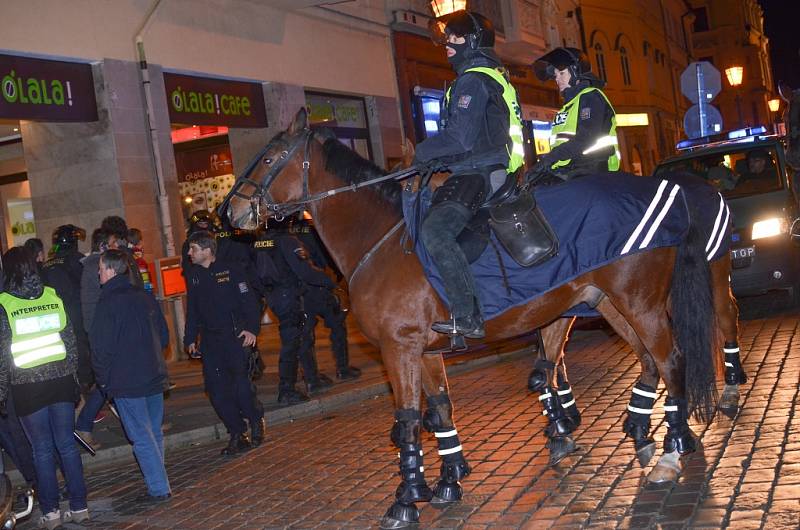 Příznivce Bayernu zklidnila pořádková jednotka