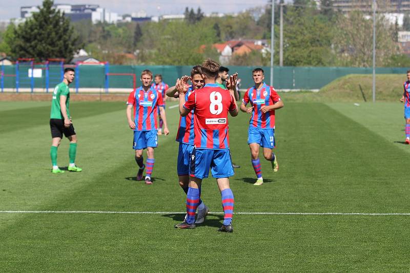 Fotbalisté rezervy Viktorie vysoko porazili béčko Příbrami.