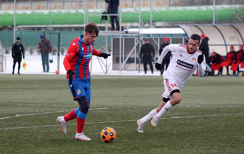 Zimní příprava, 21. ledna 2023: FC Viktoria Plzeň B - SK Klatovy 1898 (fotbalisté v bílých dresech) 7:1 (4:1).