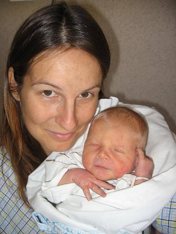 Kamila Krásná z Plzně pojmenovala svého prvorozeného syna po jeho tatínkovi Martinu Kučerovi z lásky k němu. Martin junior (3,32 kg/51 cm), ze kterého by tatínek chtěl mít fotbalistu, se narodil 5. září ve 13.30 hod. v Mulačově nemocnici