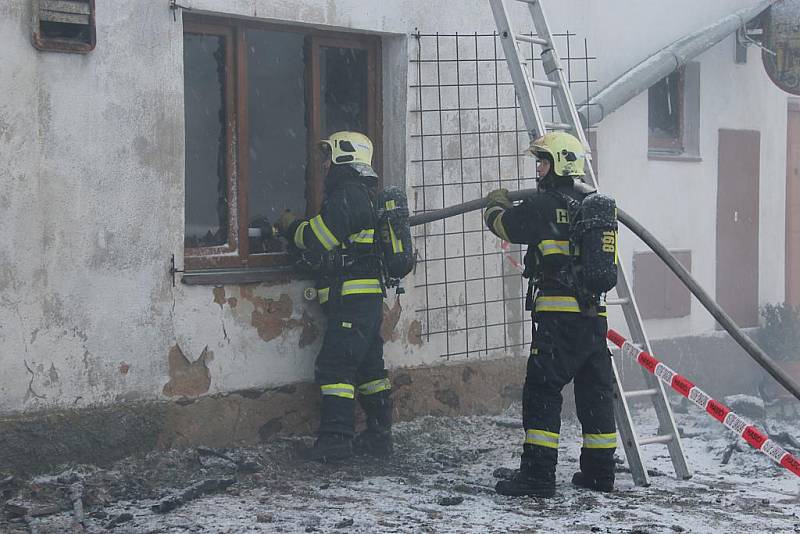 Požár restaurace v Bezvěrově na severním Plzeňsku