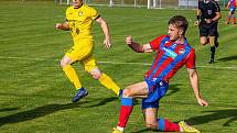 13. kolo FORTUNA ČFL, skupina A: FK ROBSTAV Přeštice (na snímku fotbalisté ve žlutých dresech) - FC Viktoria Plzeň B 1:2 (1:1).