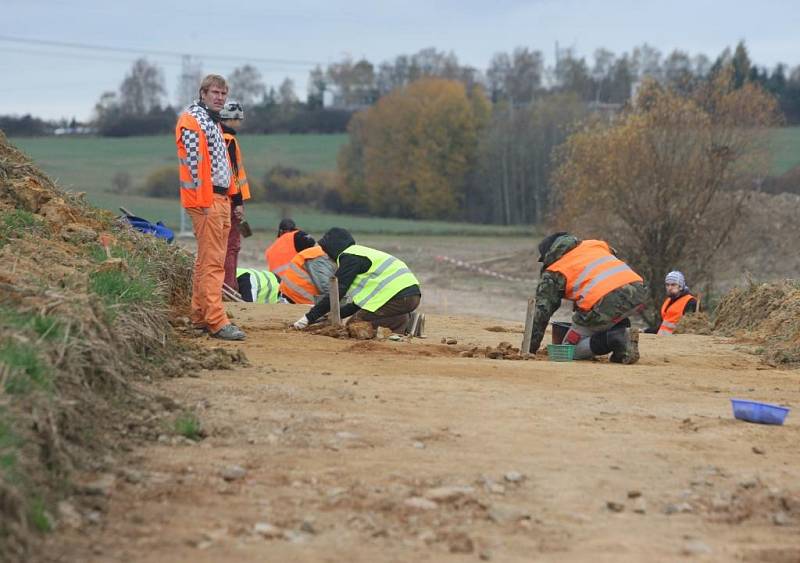 Archeologové v lokalitě železničního koridoru u Kyšic