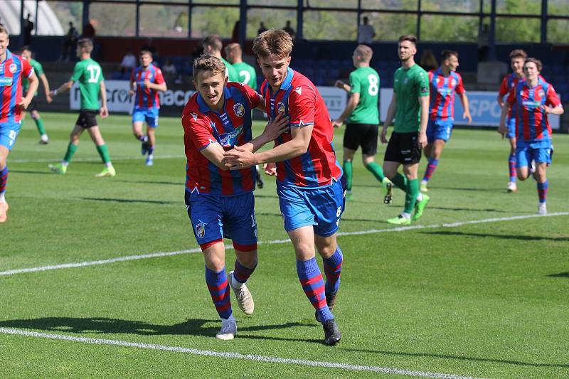 Fotbalisté rezervy Viktorie vysoko porazili béčko Příbrami.