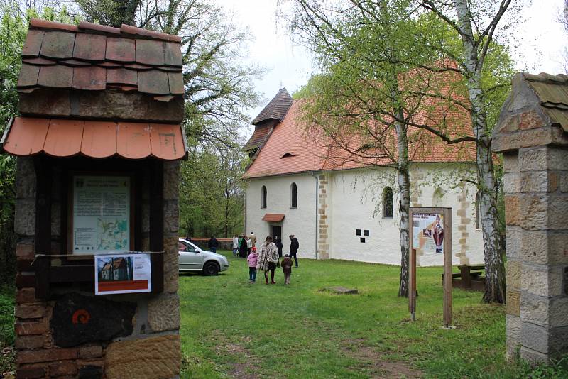 Vstup do areálu kostela sv. Ambrože.