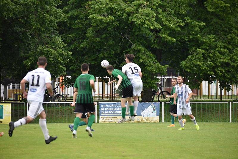 28. kolo I. A třídy: FC Rokycany B (zelení) - Slavoj Mýto B 5:2.