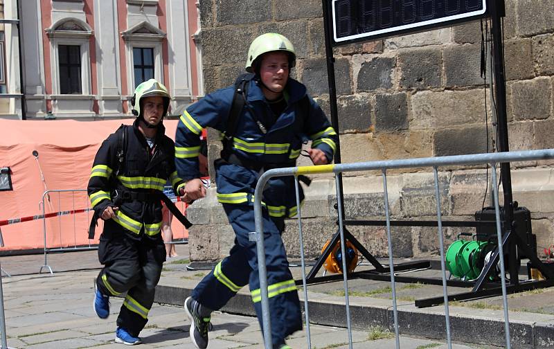 VII. ročník hasičské soutěže o Pohár ředitele HZS Plzeňského kraje v disciplínách TFA - nejtvrdší hasič přežije v Plzni na náměstí Republiky.