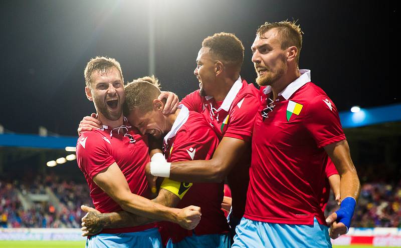 Fotbalisté Viktorie Plzeň porazili v 8. kole Fortuna: ligy České Budějovice. Západočeši k zápasu nastoupili v rámci oslav 110. výročí založení klubu v retrodresech. Foto: FCVP/L. Nussbauer