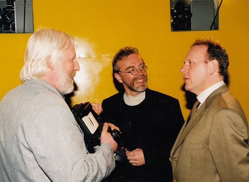 Na festivalu Finále roku 2002 jako televizní redaktor s hercem Jaroslavem Duškem a plzeňským režisérem Janem Loučímem