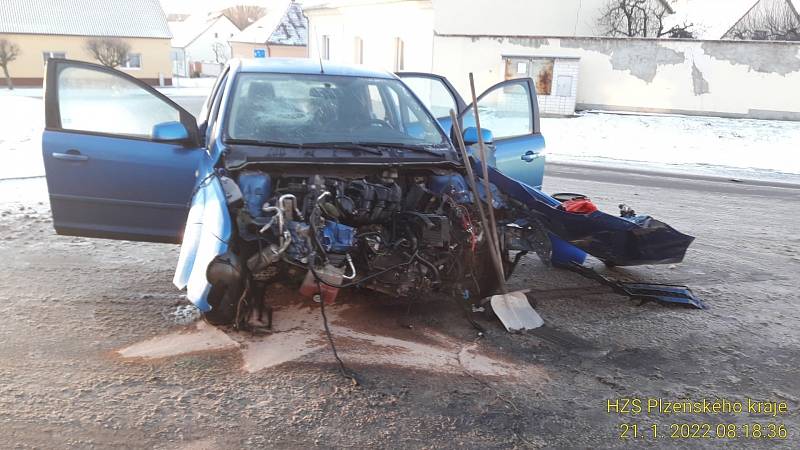 V Chotěšově naboural řidič do plotu a poškodil plynovou přípojku.