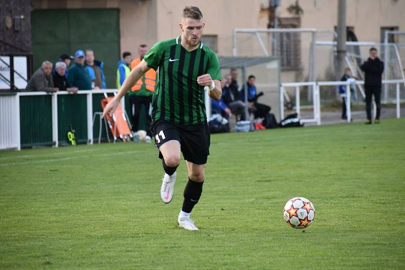 FC Rokycany (zelení) - FK Hvězda Cheb 2:1 (0:0).