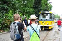 S velkým zájmem plzeňské veřejnosti se setkala rozlučková jízda poslední vysokopodlažní tramvajové soupravy T3R-P