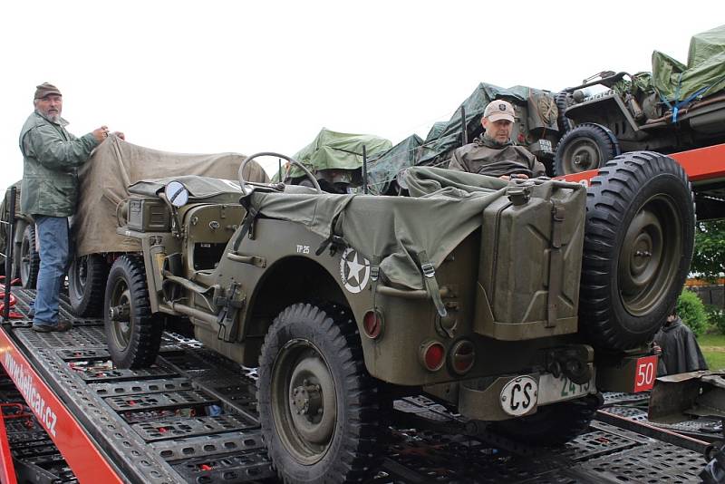 Military Car Club Plzeň odjíždí na oslavy 70. výročí Dne D do Normandie