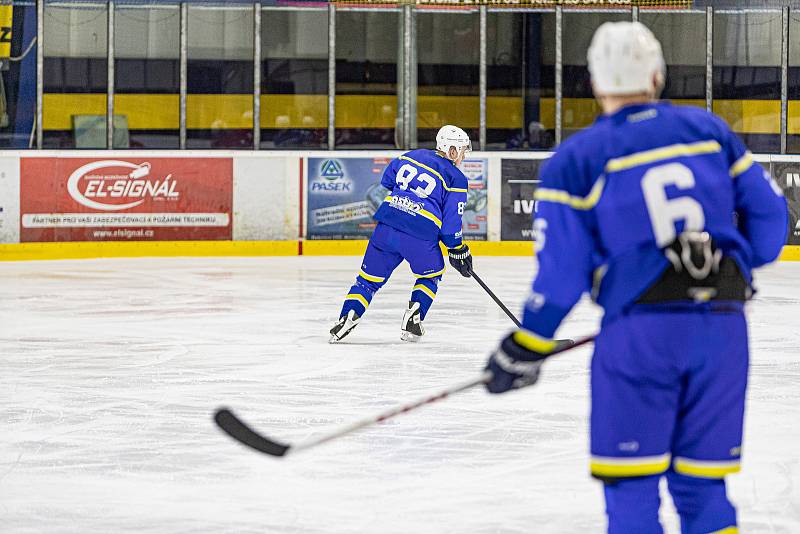 HC Meteor Třemošná (modří) vs. HC Rokycany 4:3 (2. finále play-off krajské hokejové ligy).